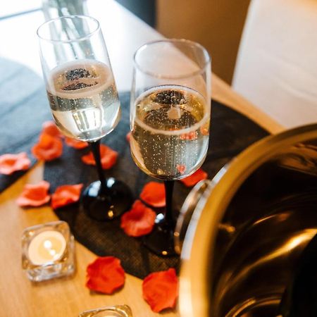 La Suite Romantique Avec Jacuzzi Au Coeur De 佩皮尼昂 外观 照片