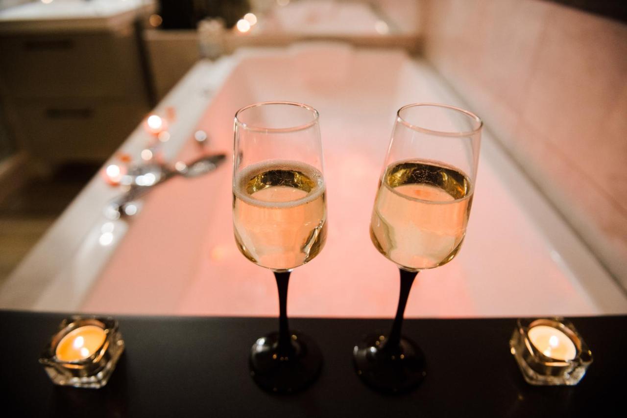La Suite Romantique Avec Jacuzzi Au Coeur De 佩皮尼昂 外观 照片