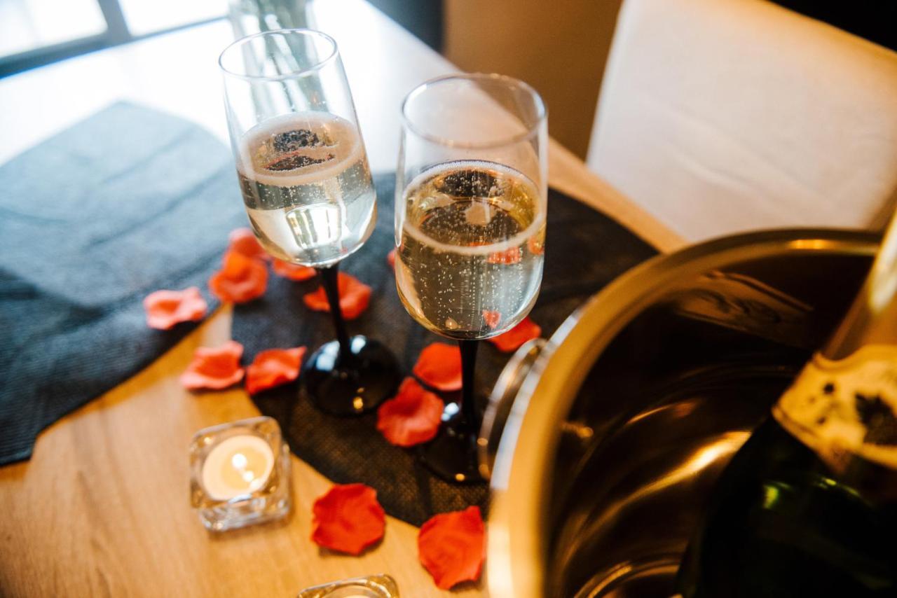 La Suite Romantique Avec Jacuzzi Au Coeur De 佩皮尼昂 外观 照片