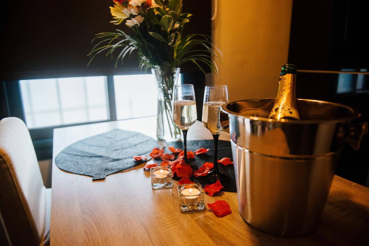 La Suite Romantique Avec Jacuzzi Au Coeur De 佩皮尼昂 外观 照片