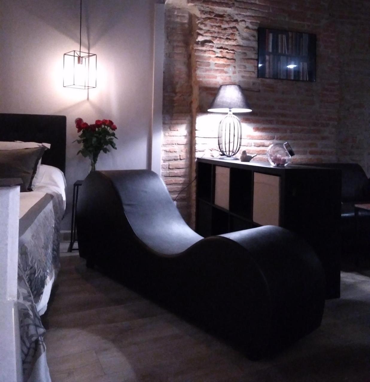La Suite Romantique Avec Jacuzzi Au Coeur De 佩皮尼昂 外观 照片
